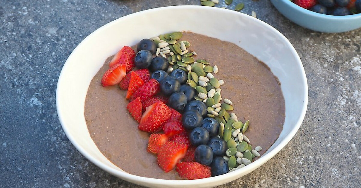 chocolate & cinnamon chia bowl