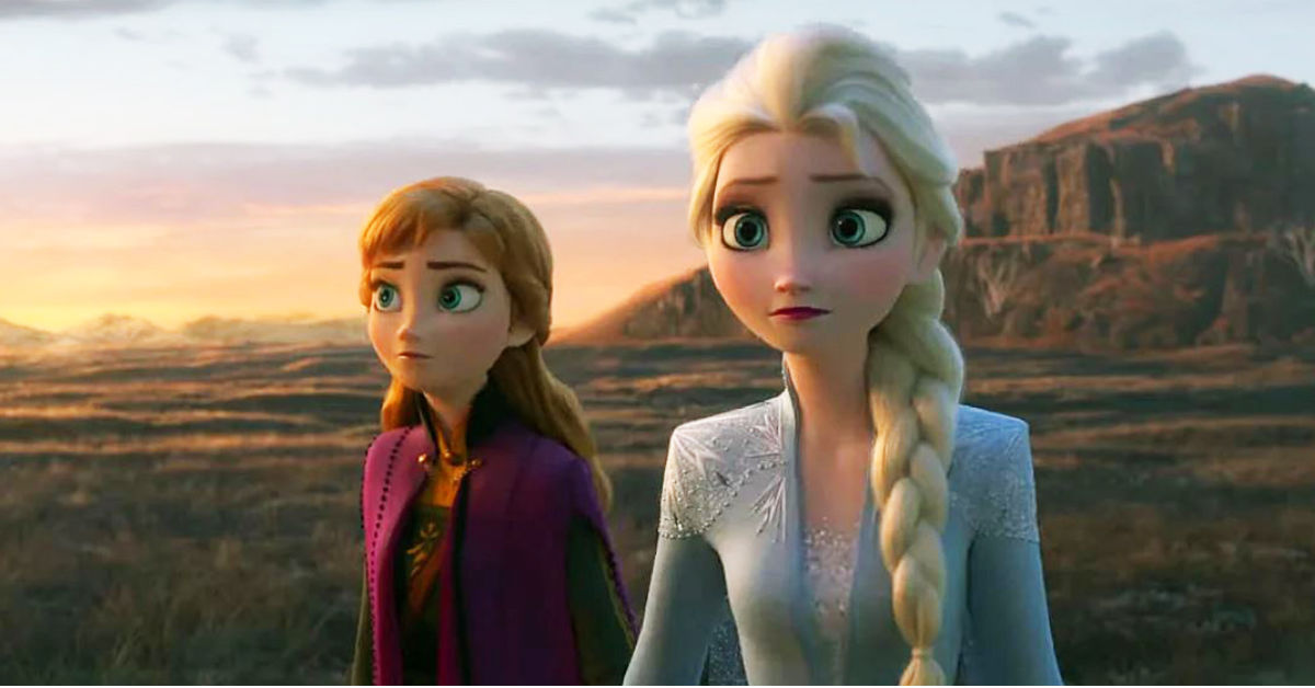 Anna and Elsa in Frozen 2