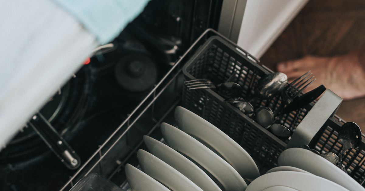 Dishwasher by Nathan Dumlao, unsplash